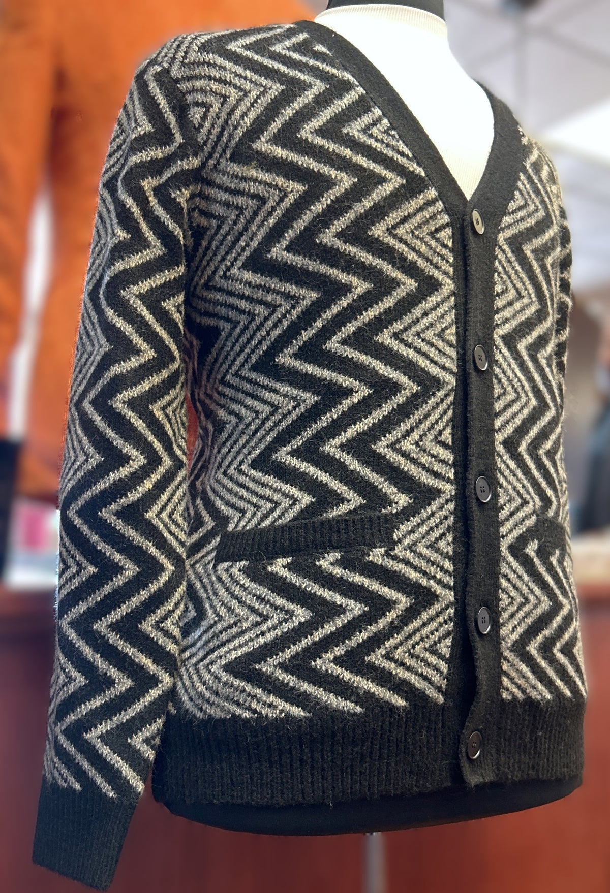 Cigar Pattern ZigZag Knit Cardigan (2 colors)