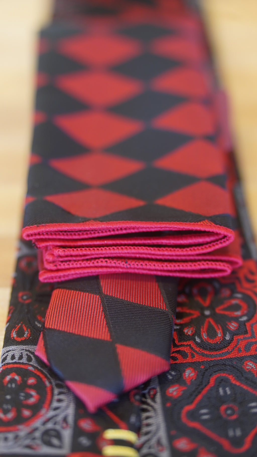 Tie _ Black & Red