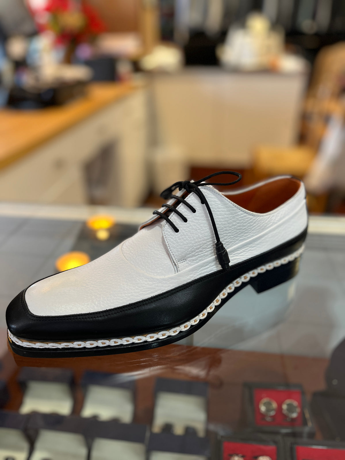 Mezlan Muro Two-tone Derby Show